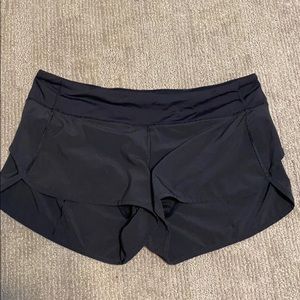 size 10 lululemon speed up shorts 2.5 length